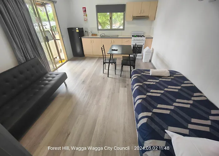 Wagga Wagga Tourist Park Hotel