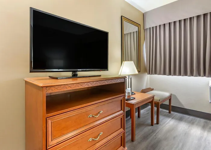 Econo Lodge & Suites Southern Pines - Pinehurst