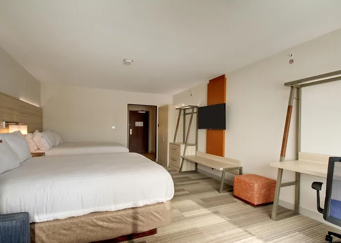 Holiday Inn Express & Suites Galesburg By Ihg