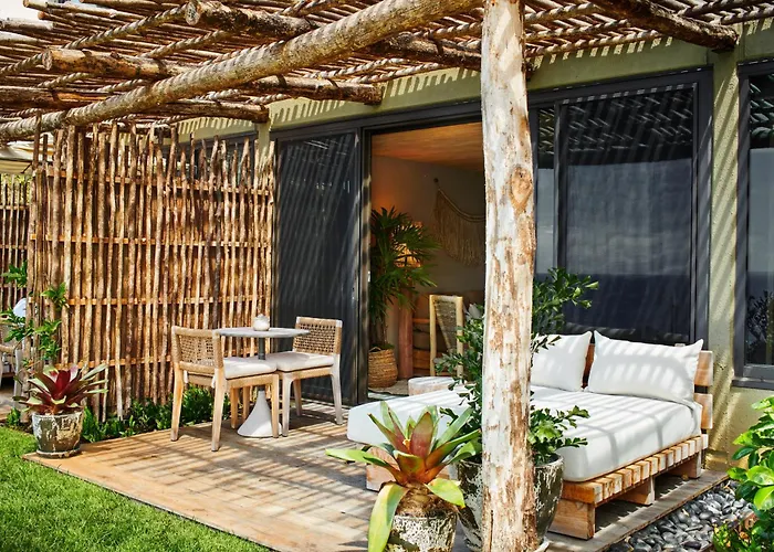 1 Hotel Hanalei Bay Princeville