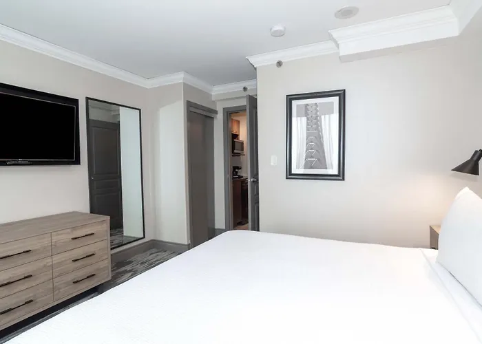 Sandman Signature Toronto Airport Hotel