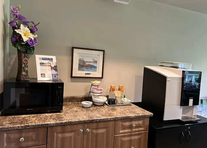 Midland Inn & Suites