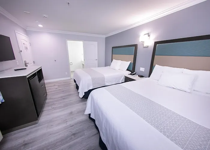 Travelodge Inn & Suites By Wyndham West Covina