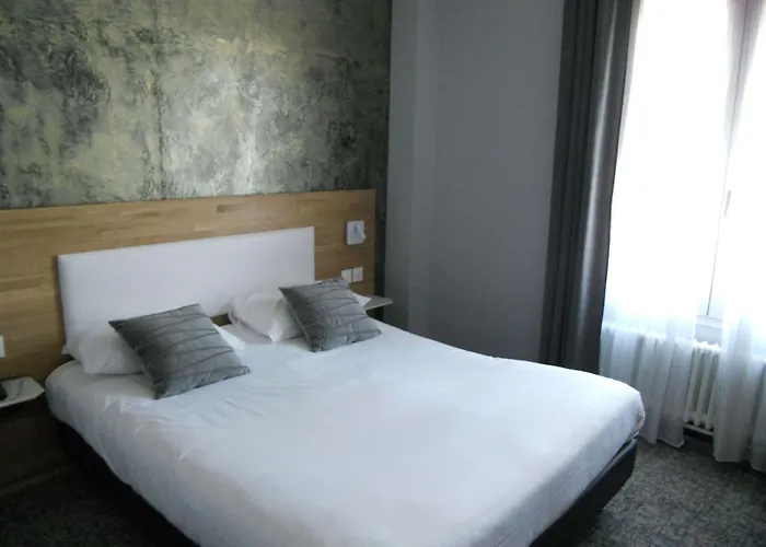 Brit Hotel Privilege Le Royal - Centre Gare Troyes