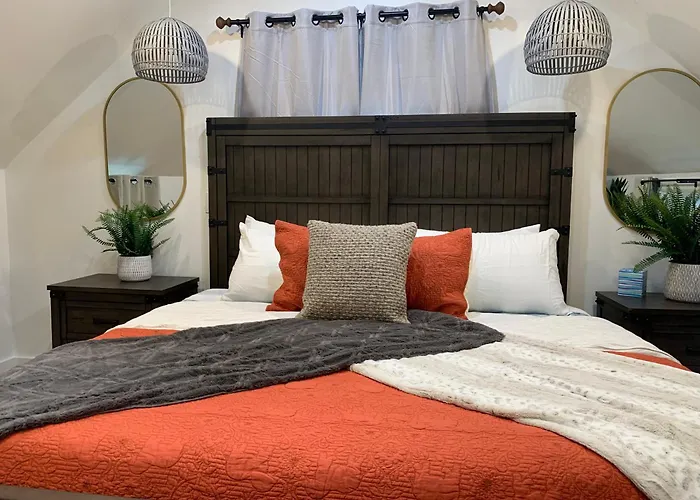 Starlite Motel & Suites