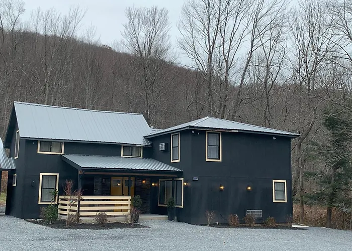 Starlite Motel & Suites
