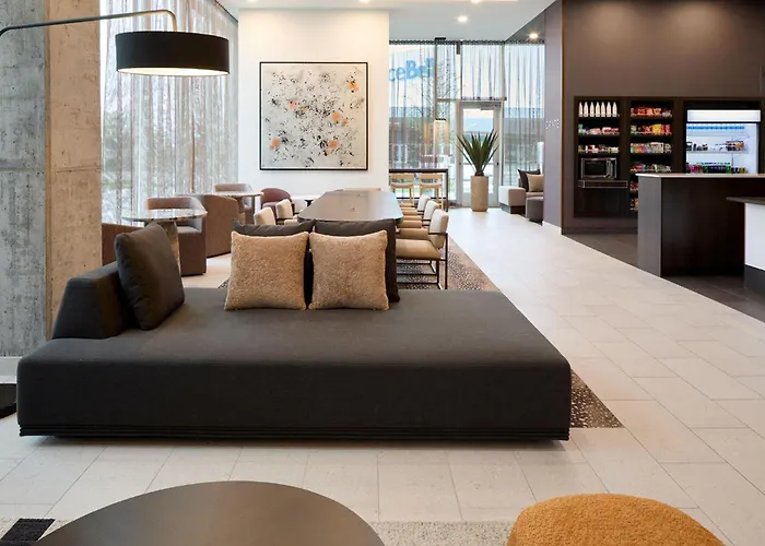 Courtyard By Marriott Montreal Laval