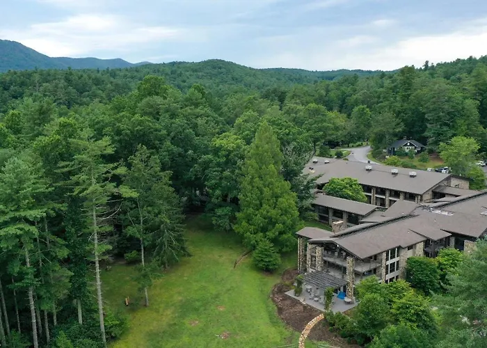 Kanuga Inn & Lodging