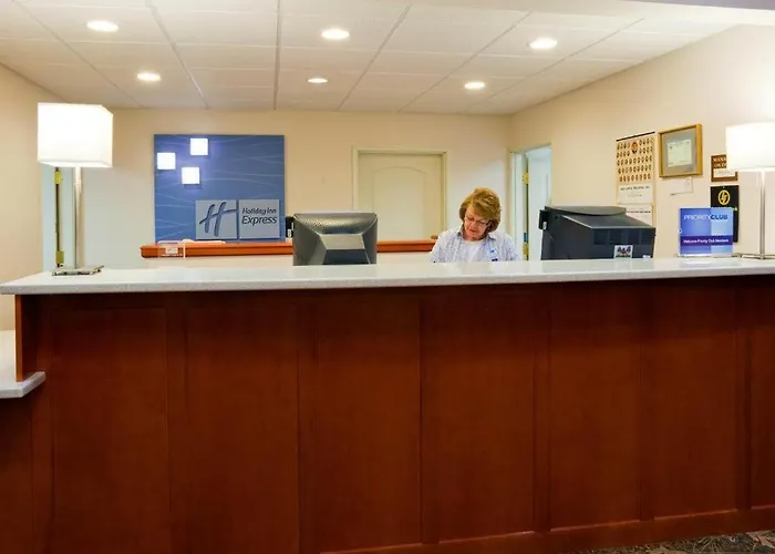 Holiday Inn Express & Suites Winner By Ihg