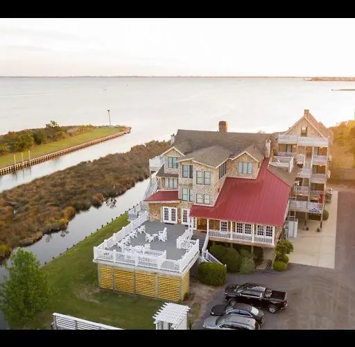 The Burrus House Inn Waterfront Suites