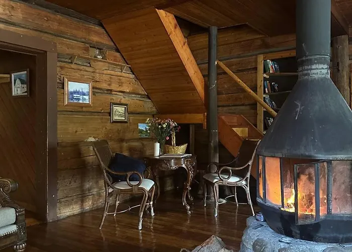 Rustic Beaverfoot Lodge Room N10