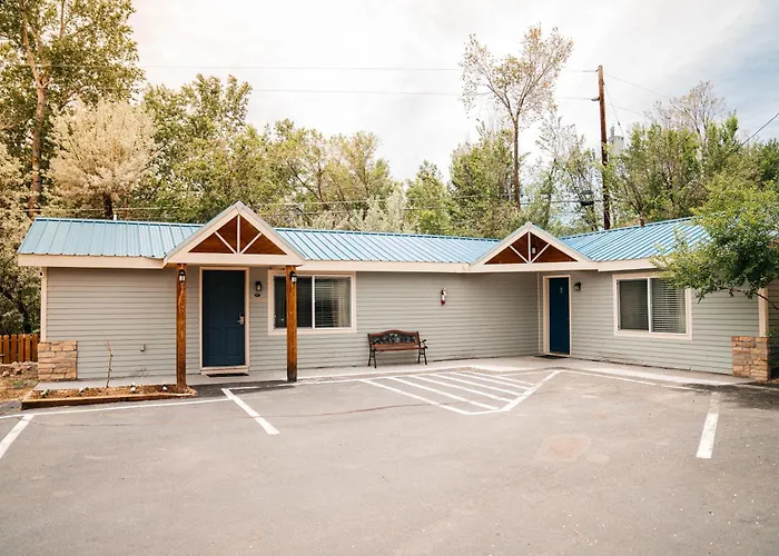 Inn & Monarch Suites