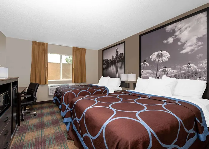 Super 8 By Wyndham Glenwood