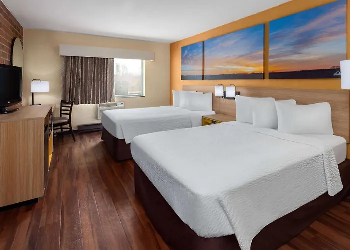 Days Inn By Wyndham I-90 Walking Distance To Casino