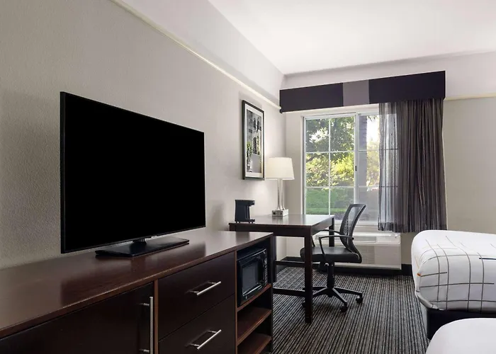 La Quinta By Wyndham Santa Clarita - Valencia