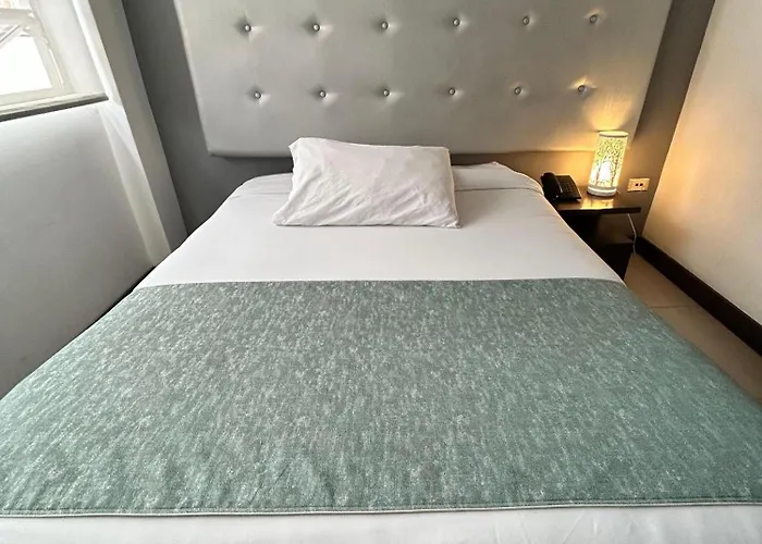 Aw Hotel Serenity Ferial
