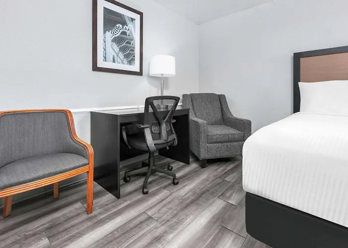 Baymont By Wyndham Austin University Area