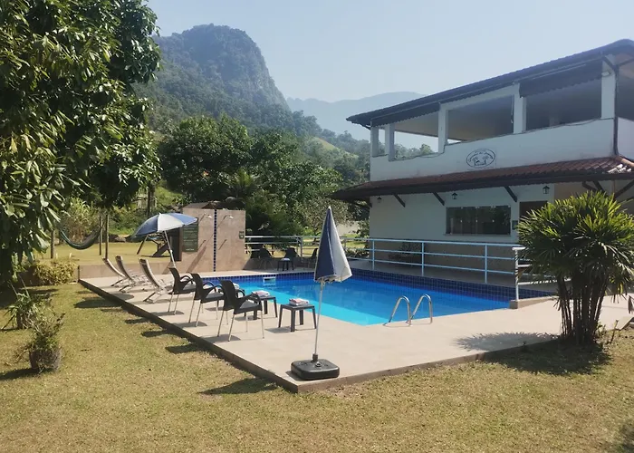 Pousada Cantinho do Sossego Paraty tem Piscina com Vista pra Montanha, Salão de Jogos, Café da Manhã, Estacionamento, Gerador de Energia, Próximo as principais Praias, Ilhas e Cachoeiras