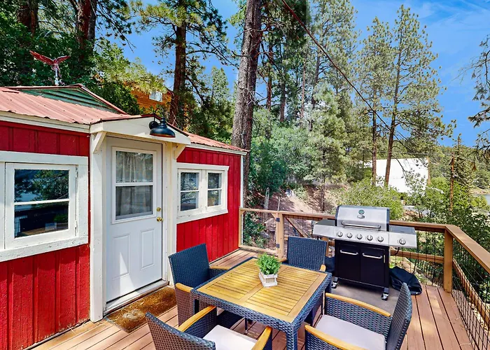 Lakefront Cabin Retreat