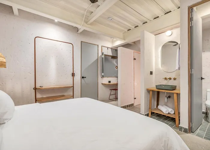 Botánica Casa Hotel Manila by HOUSY HOST