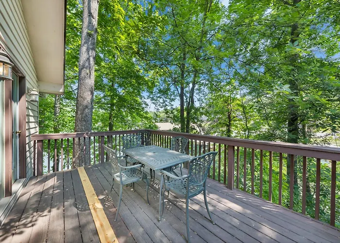 Halesford Harbour Resort - Smith Mountain Lake