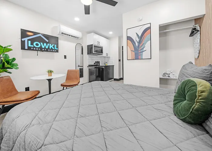 Baybreeze Apartments By Lowkl