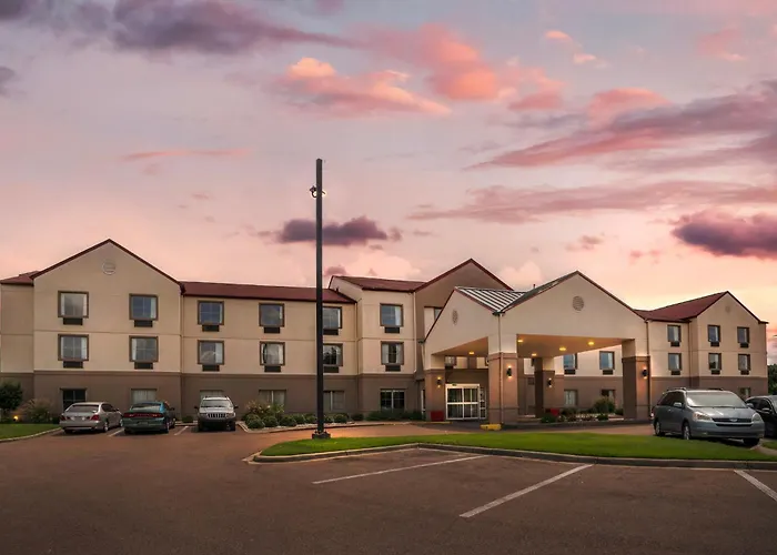 Red Roof Plus & Suites Vicksburg