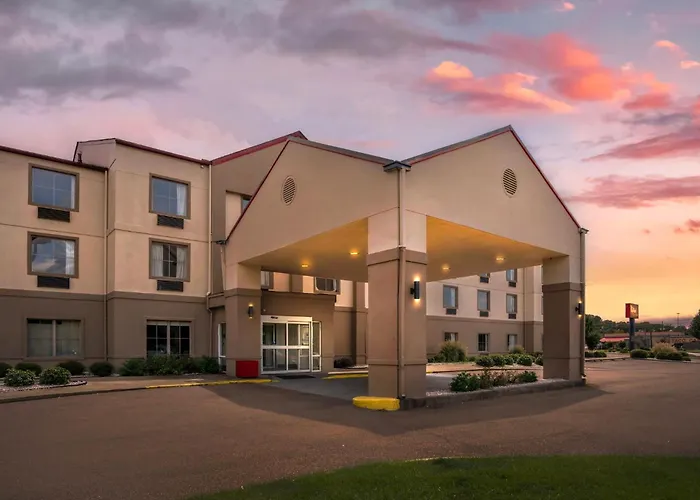 Red Roof Plus & Suites Vicksburg
