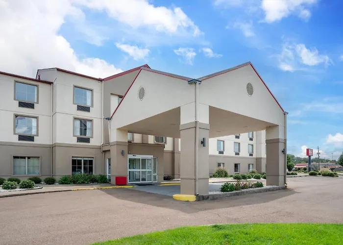 Red Roof Plus & Suites Vicksburg