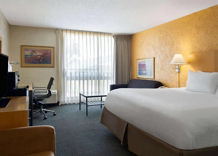 Ramada By Wyndham Tucson Hotel