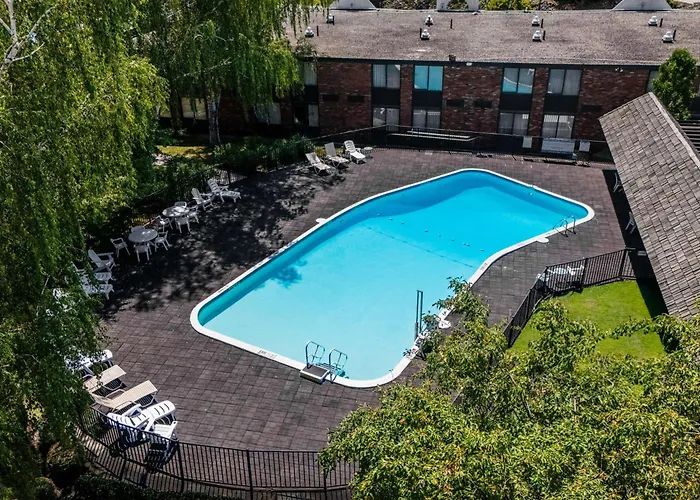 Fireside Inn & Suites (Adults Only)