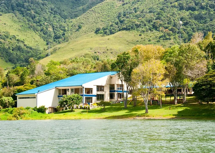 Hotel y Cabañas - Centro Vacacional Comfandi Lago Calima