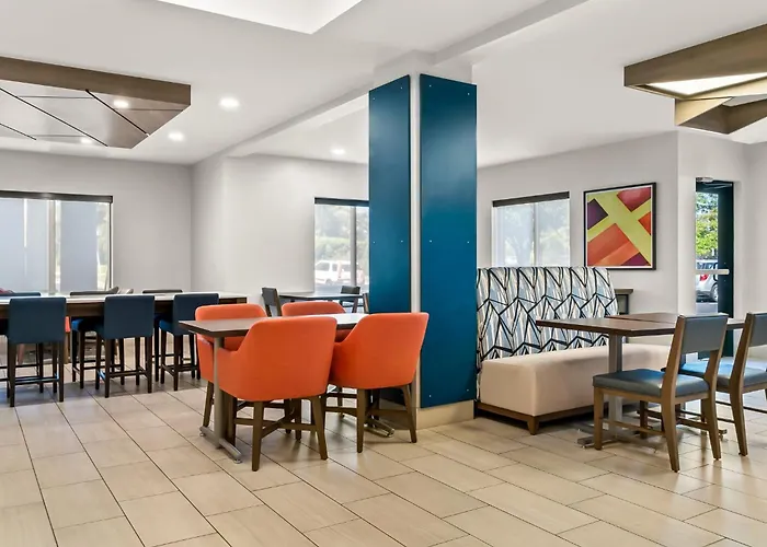 Holiday Inn Express & Suites Detroit - Novi By Ihg