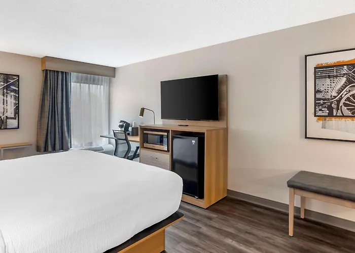 Best Western Plus Heritage Rail-South York/I-83
