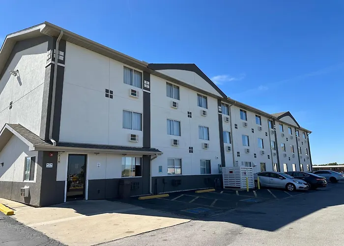 Super 8 By Wyndham Bloomington Normal