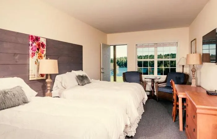 Crescent Lake Inn And Suites