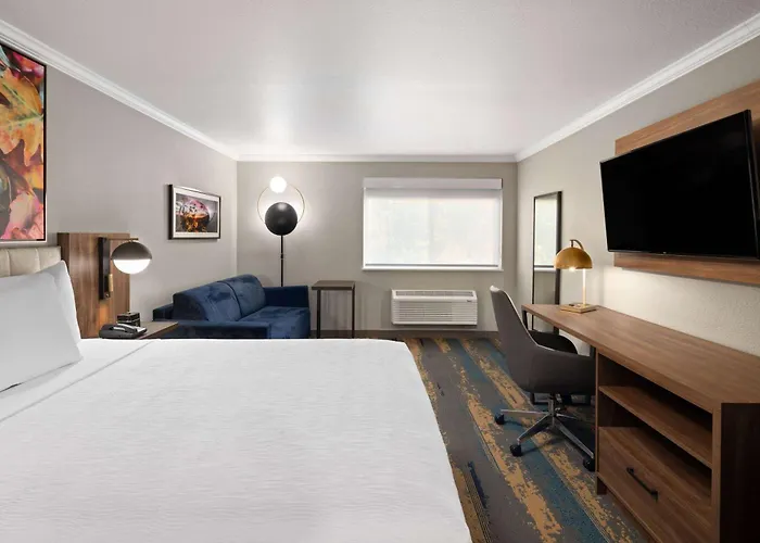 La Quinta Inn & Suites By Wyndham Yakima Downtown