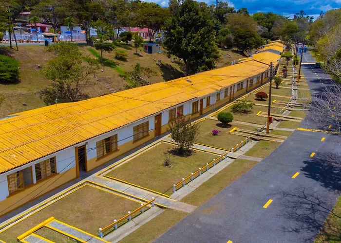 Hotel y Cabañas - Centro Vacacional Comfandi Lago Calima