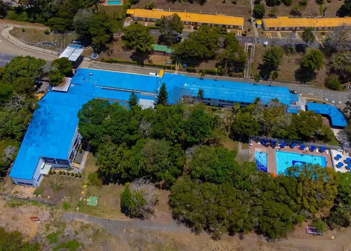 Hotel y Cabañas - Centro Vacacional Comfandi Lago Calima