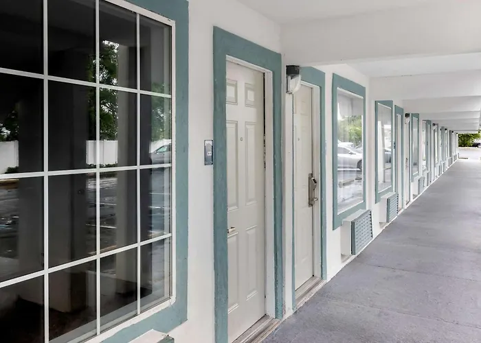 Suburban Studios by Choice Hotels: New Rooms with Kitchens & Premium Amenities