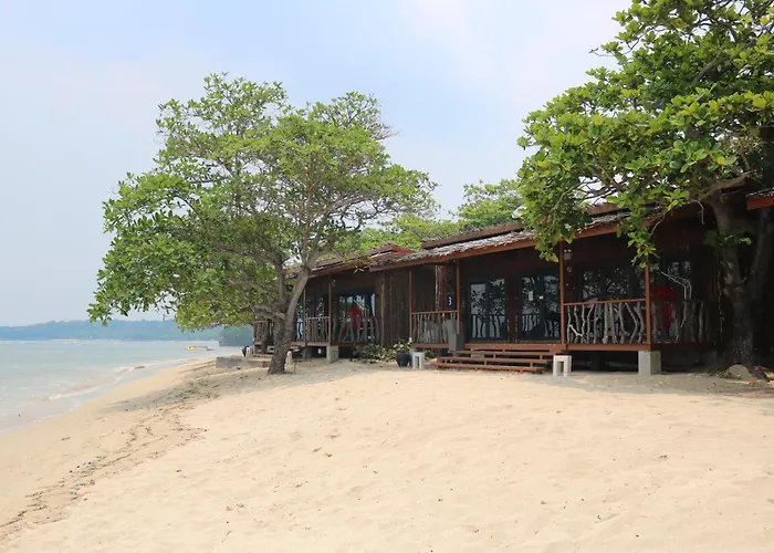 Crusoe Cabins Casobe