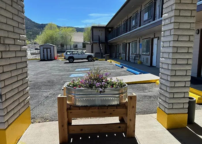 Hwy 50 Inn