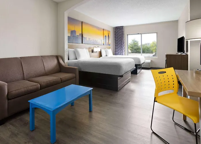 Days Inn & Suites By Wyndham Albany