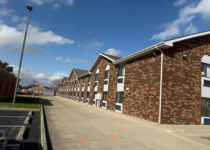 Days Inn By Wyndham Muncie -Ball State University