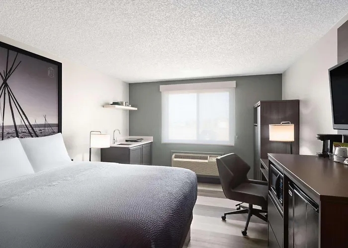 Super 8 By Wyndham Conrad