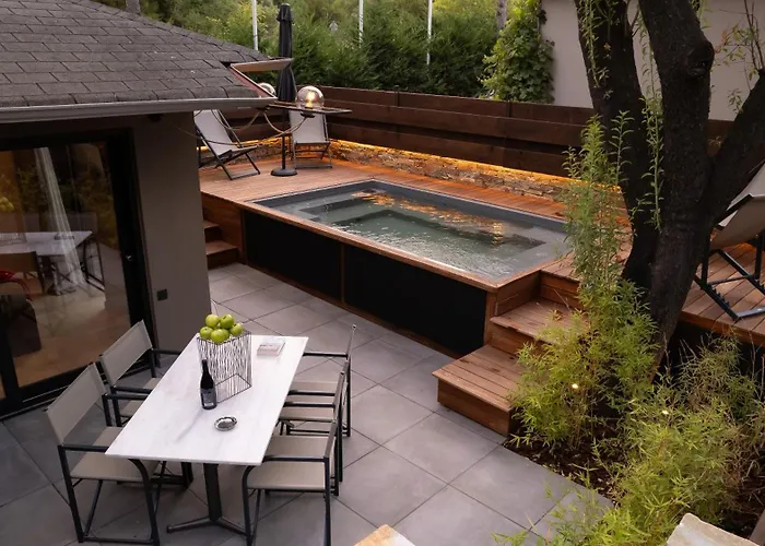 Sylvia Camping & Luxury Suites, Panel Hospitality Homes & Villas