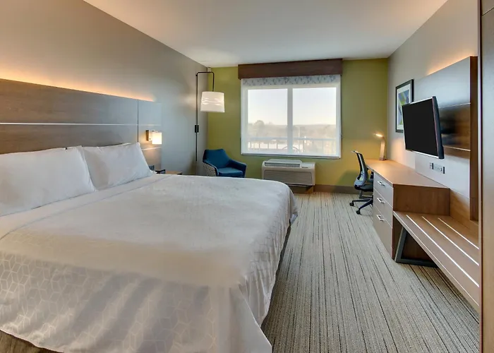 Holiday Inn Express & Suites Columbus - Ft Benning Maingate By Ihg