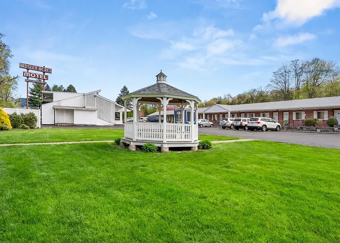 Ardsley Acres Hotel Court