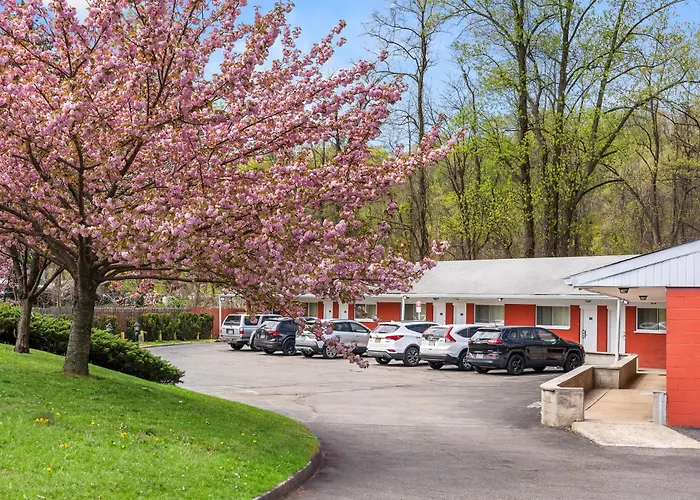 Ardsley Acres Hotel Court