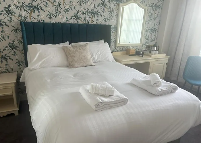 Feathers Hotel Bar And Restaurant Aberaeron